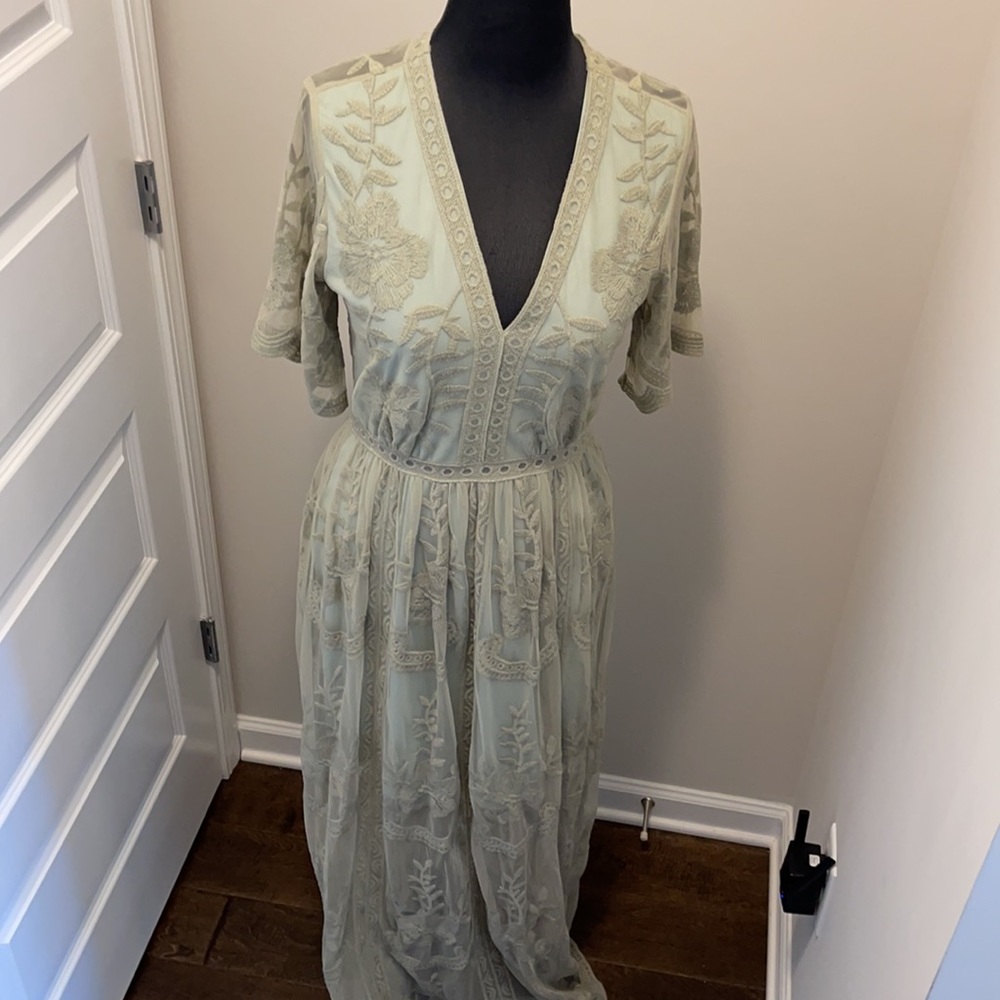 Long lace maxi dress